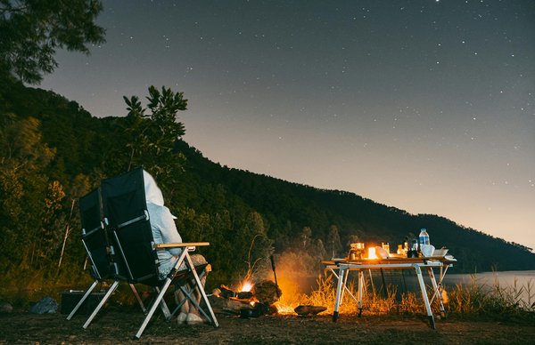 Quels sont les meilleurs conseils pour un camping en région désertique la nuit?